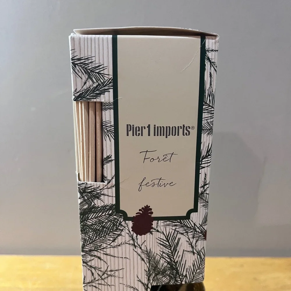 Pier 1 Imports Holiday Forest Reed Diffuser Set 10oz Christmas Evergreen Scent